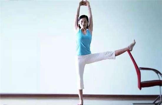 身体发福拉低颜值?常练瑜伽，让你燃脂瘦身，重塑美好身材