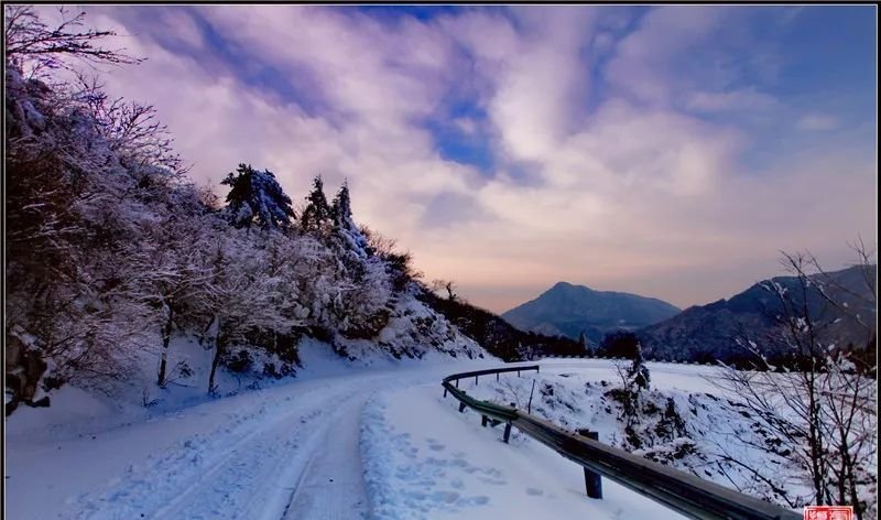 昨天下午！金寨山里面竟然拍到了一组雪山奇观，真让人震撼！