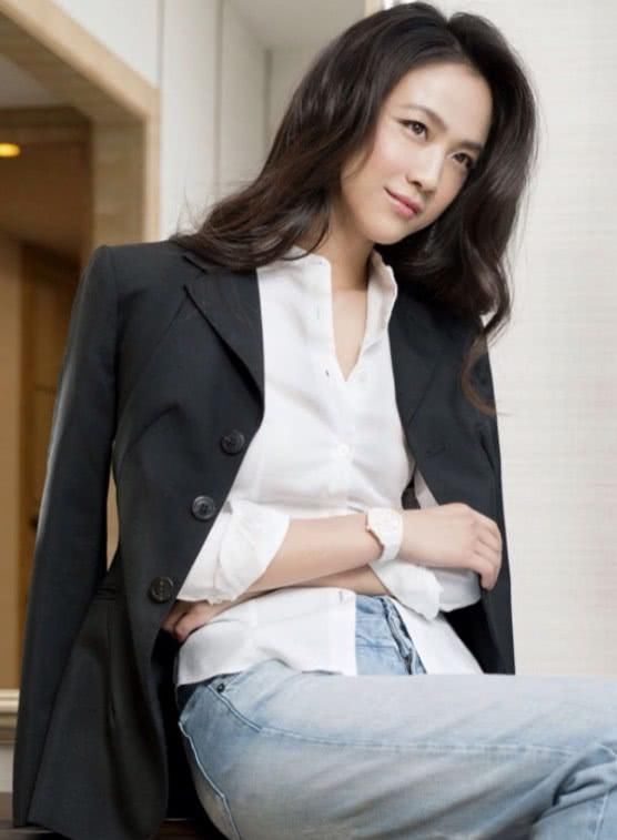 汤唯才是真美女，素颜+基本款，却美到让人移不开眼睛！