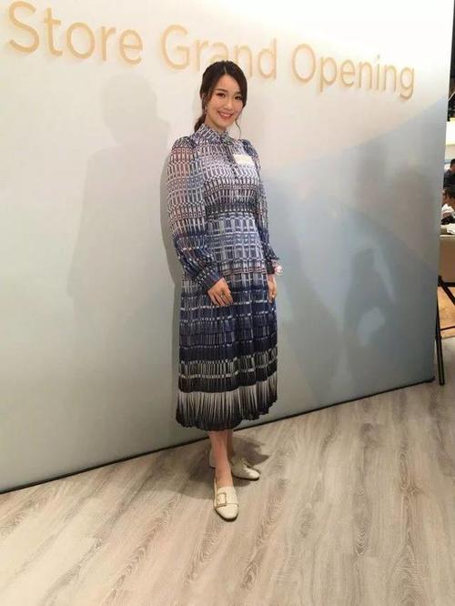 怀孕的李亚男，微跟鞋现身，身材圆润，网友：这才是怀孕的样子！