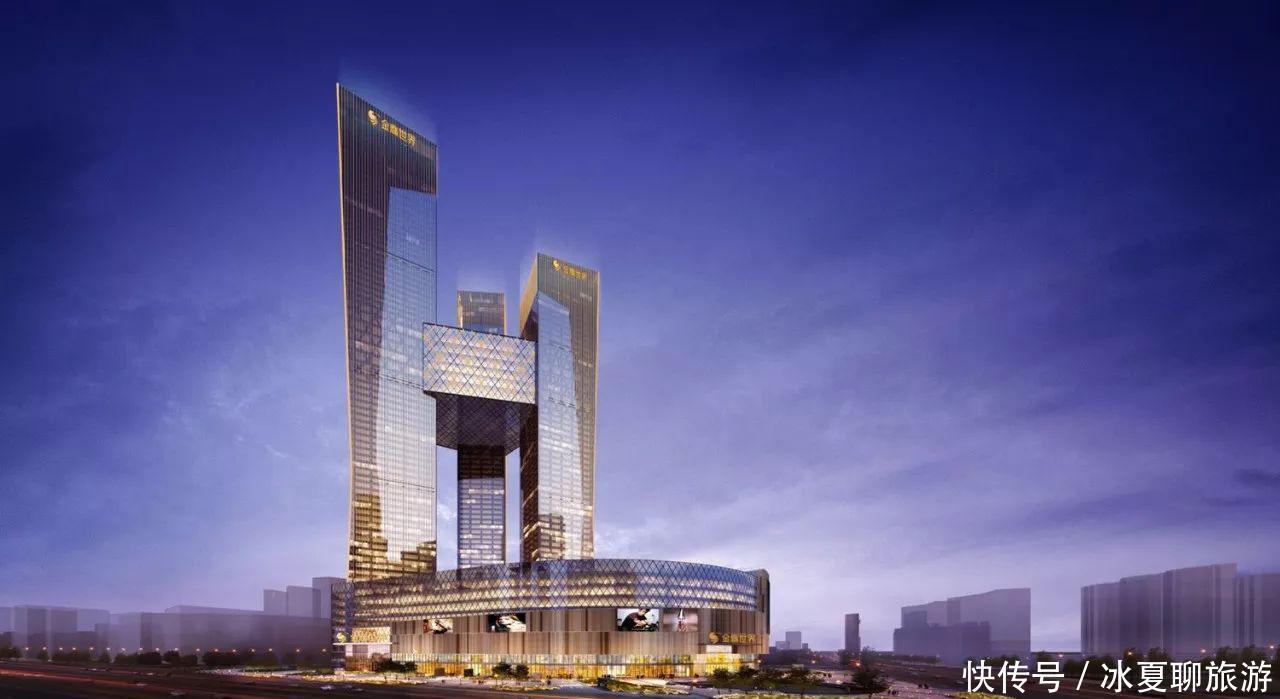 南京所打造的新高楼地标，由3栋塔楼组成，耗资100亿，最高368米