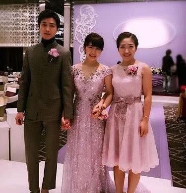  【江宏杰】江宏杰晒全家赏花照，福原爱留文雅长发，妈妈和女儿站一起像姐妹