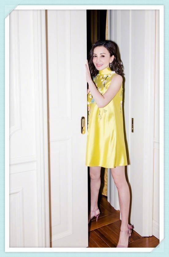 王琳不服老！年近50挑战印花裙，47岁活脱脱穿成了17岁花姑娘！