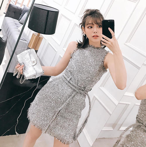 女神的开叉连衣裙，显瘦显高还撩人，教你做女神！