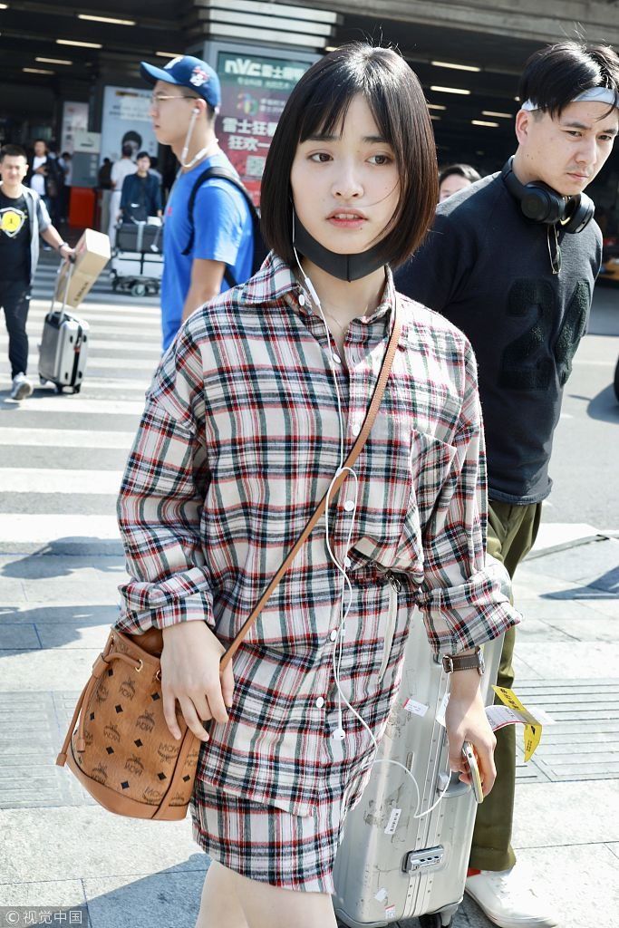 “杉菜”沈月格子套裙青春范露小短腿  留娃娃头齐刘海甜美可爱萌