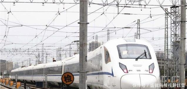 中国高铁时速达350公里，为何高压线却磨不断看完为我国自豪