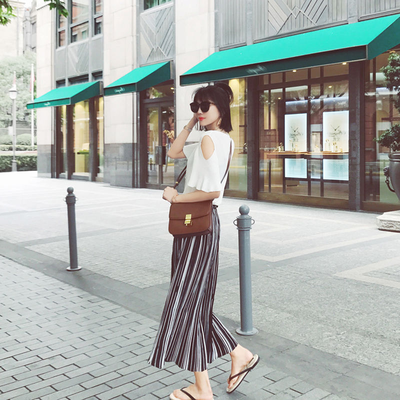 今年秋天流行穿牛仔裤?如今社会女人都学下面穿，时髦巨实惠