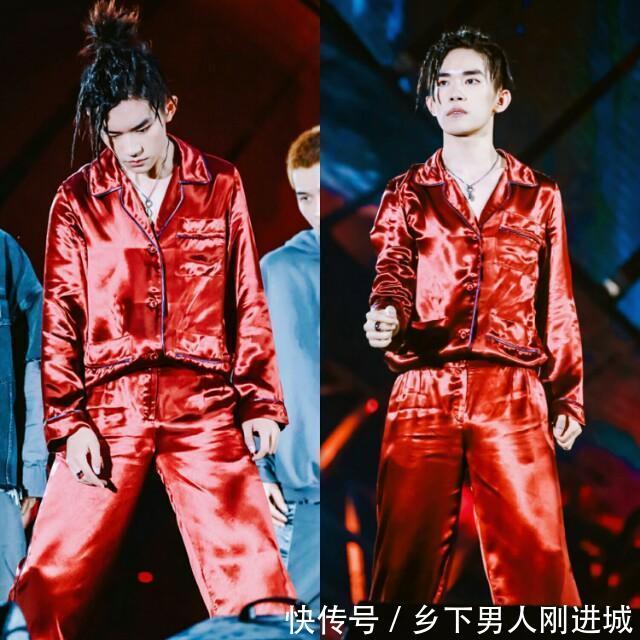 TFboys五周年，王俊凯帅气，王源流星妆惊艳，千玺女装不羁