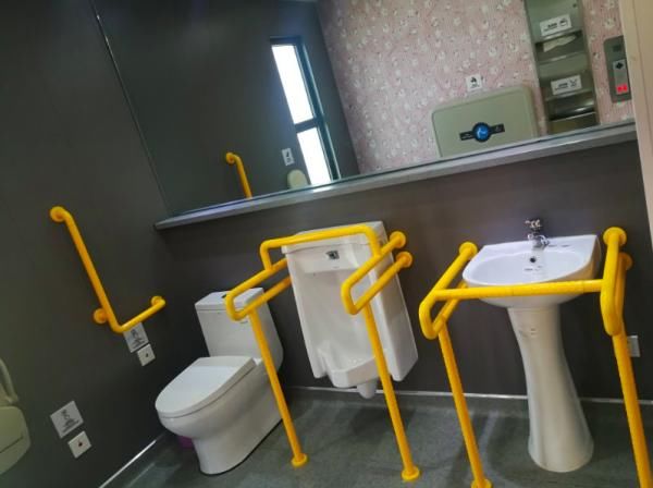  类公厕|郑州街头已有1000座公厕配厕纸，350座公厕24小时开放