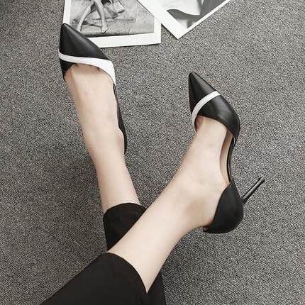 女人穿高跟鞋特别迷人，夏天穿就更显时尚!走出深入骨髓的优雅