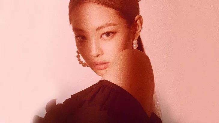 彩妆迷 | 衣橱中必有小黑裙，那么唇膏中的“小黑裙”是哪个色号?