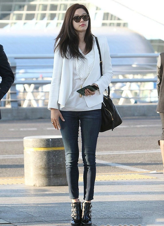 全智贤穿高腰裤不得了，胸以下全都是腿，网友：说她两米我都信！