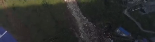 成昆铁路山体崩塌17人失联，网友：天灾怎么还没离开中国！