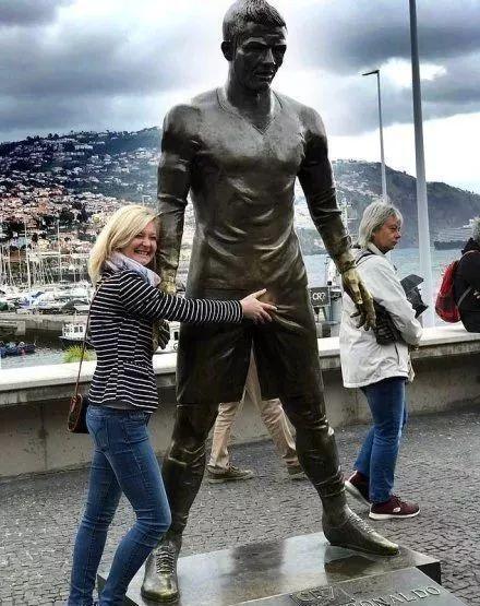 你朋友圈的照片有多美，背后的真相就有多丑陋！