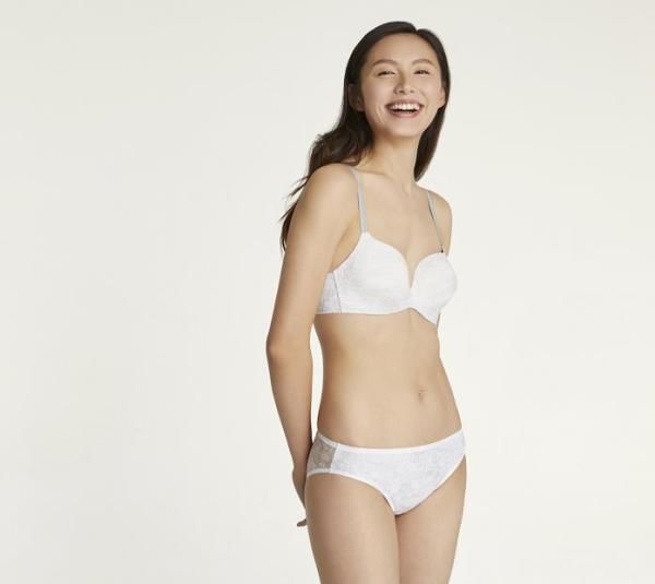 Her own words女士文胸品牌火了，爱穿紧身衣的美眉们疯狂种草