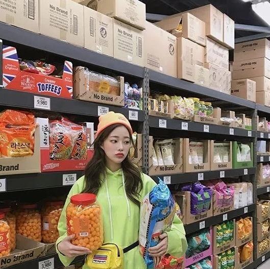 漂亮:女人再漂亮,穿裤子尽量牢记“4不要”,容易被误会为“廉价货...