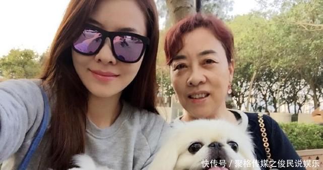 熊黛林皮肤白嫩的美照，图4穿黑丝的闺蜜抢镜，图8皮肤真好！