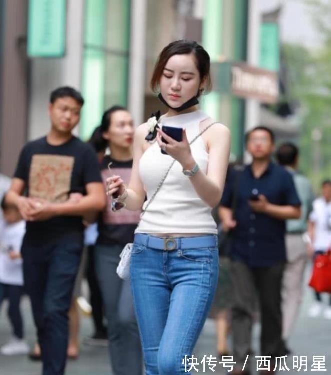 【 美女】靓丽美搭,尽显女神气质!,美女街拍:身材曼妙的小姐姐