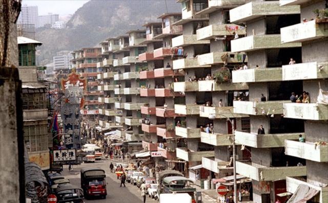 1972年的香港老照片：现代化建筑随处可见，图9是当时的贫民区