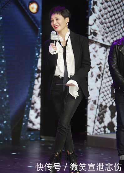 宁静因为耿直被热议，46岁的她打扮起来还是御姐，谁能说她老