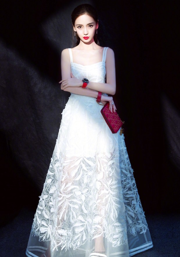 性感的杨颖碰上清纯的章泽天，同样是辣妈，杨颖气场秒杀章泽天！