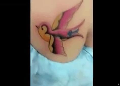 小美女纹身部位，放大来看有点尴尬哦