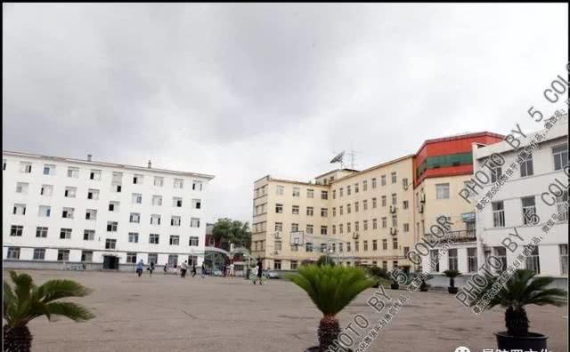  #经济#还记得中兴街上的吉林铁路经济学校吗？还有那栋1953年的教学楼