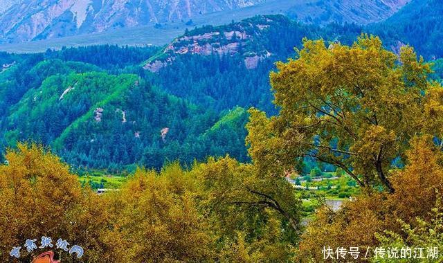 张掖：祁连山秋色如画 游客流连忘返