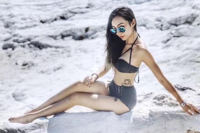 韩式性感风比基尼，小姐姐性感身材大显魅力！