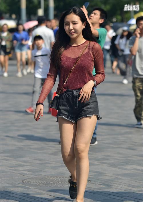  「晃眼」女神潮范儿美搭！街拍：夏日清凉性感美女，太晃眼了吧？（组图）
