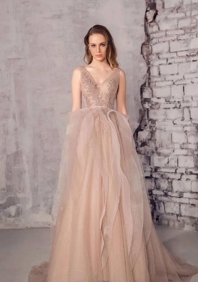  婚纱：婚礼当天婚纱礼服要选几套？答案在这儿！
