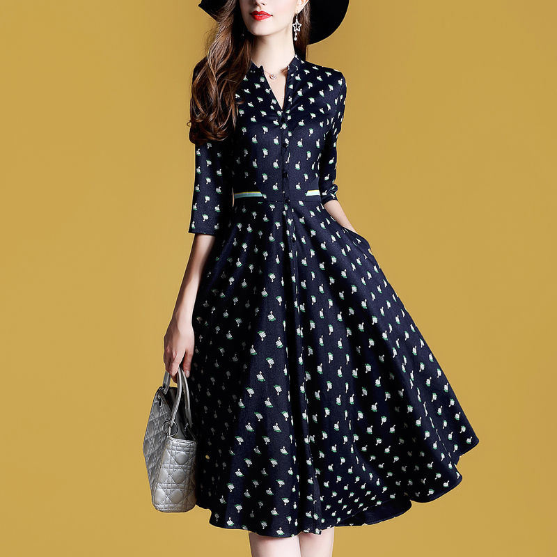 中秋朋友聚餐，我穿这款秋裙出席，惊艳全场，朋友都纷纷赞我美嫩