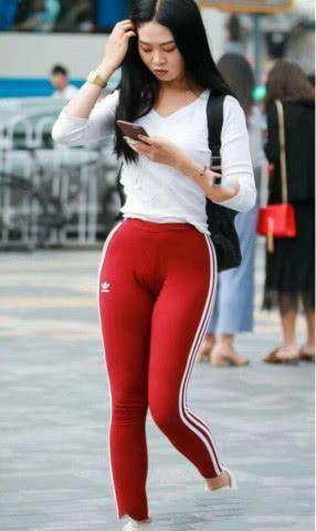 打底裤的穿搭，让气质与美丽在举手投足之间就能够很好的体现出来