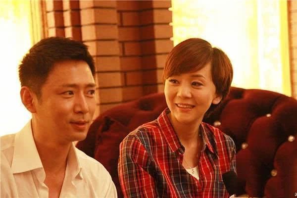 1998年,两人合作拍摄电视剧《丰园餐厅》,日渐生情.2000年,王一楠拍摄