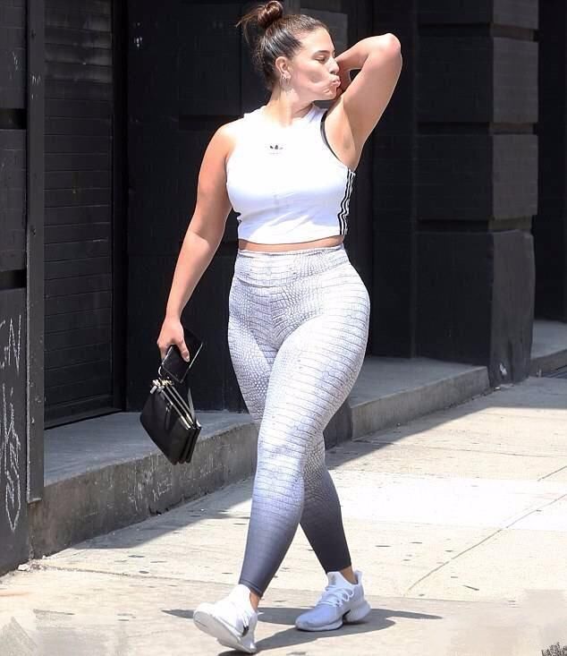 大码超模格林汉姆健身完毕清凉出街!全身都是肌肉，脸还是很小!