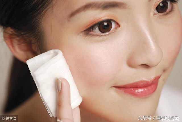 20岁以上的女人，保养皮肤气色好，清爽无油一整天