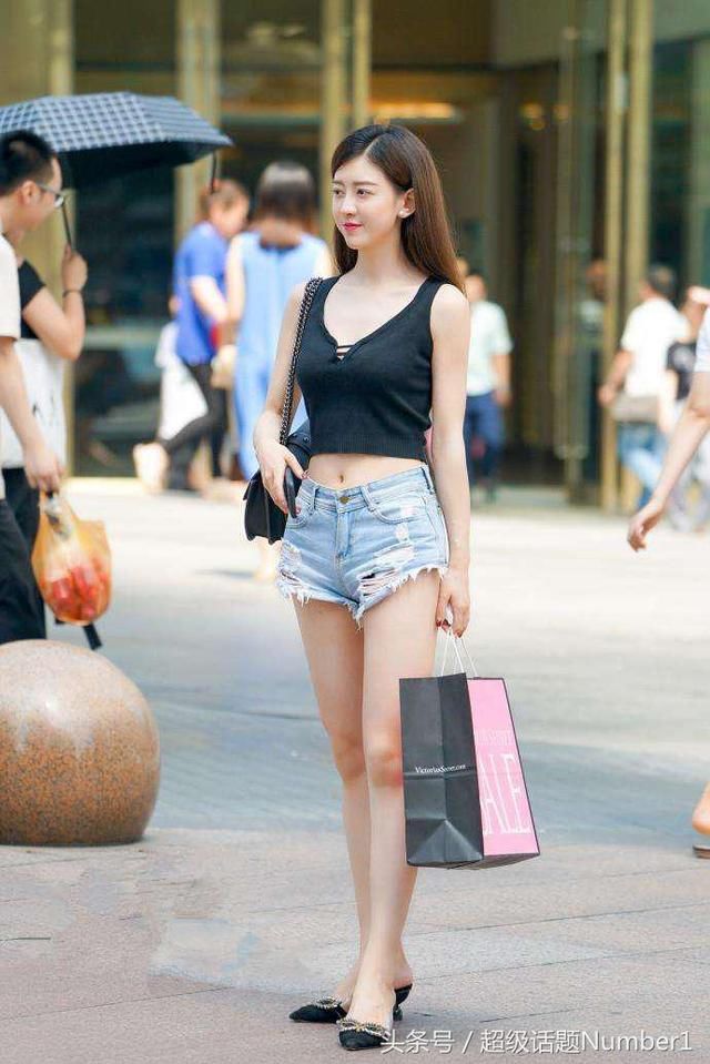 街拍:图一清纯学生范,图二温柔女人范 图五是直男心中的女神