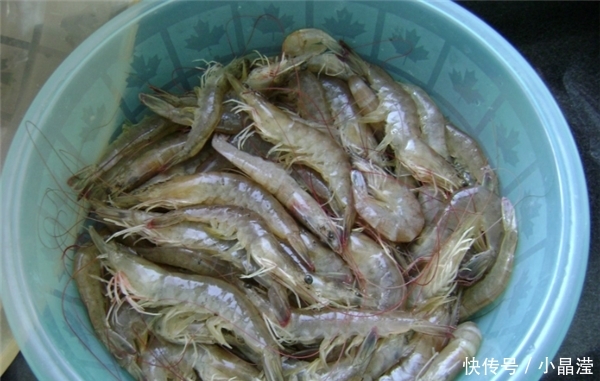 #味道#煮虾时,只加生姜和盐可不行,多加“2味”,虾肉不腥不柴味道鲜