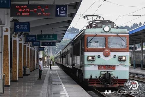 致敬绿皮车：不是所有火车都叫绿皮车，现存的绿皮车都是公益列车