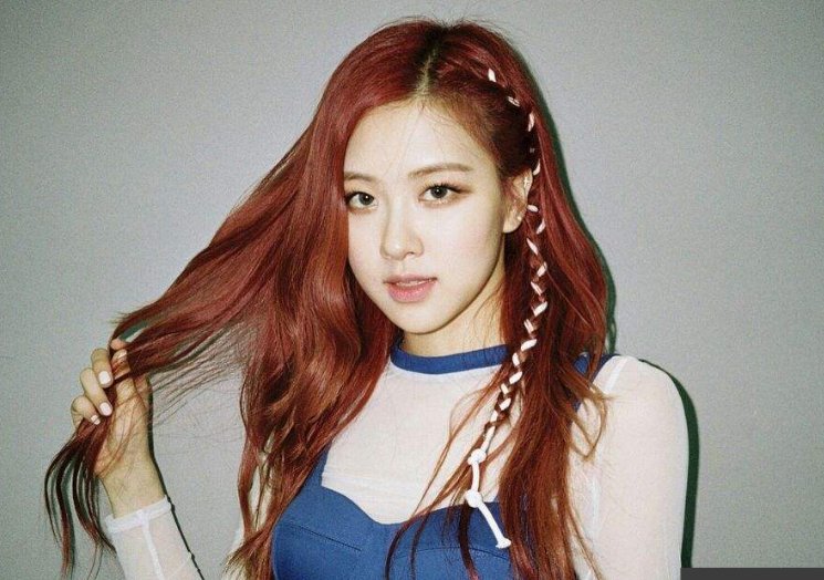  女朋友：朴彩英最近上脚热门球鞋一览 ROSé是谁