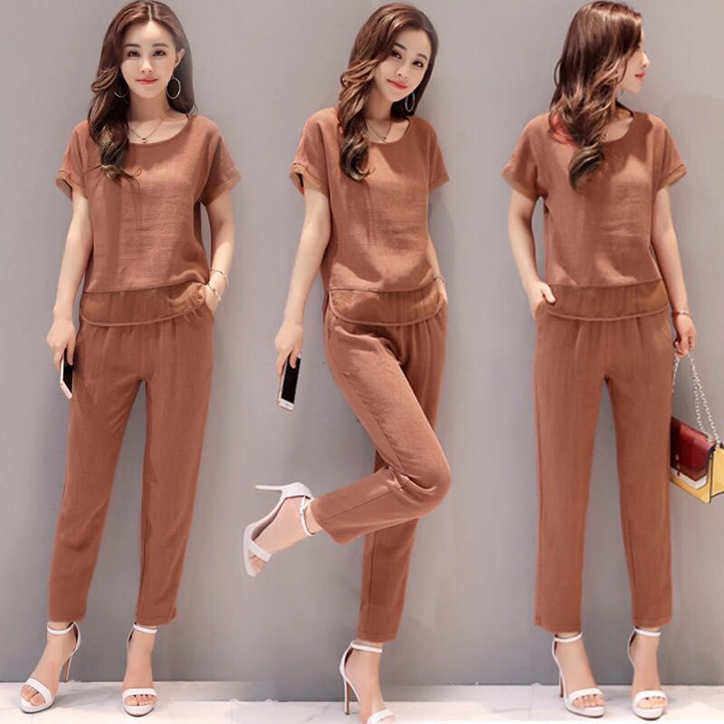 现在40岁女人真会打扮，逛街穿这样时髦套装，走到哪都惊艳全场