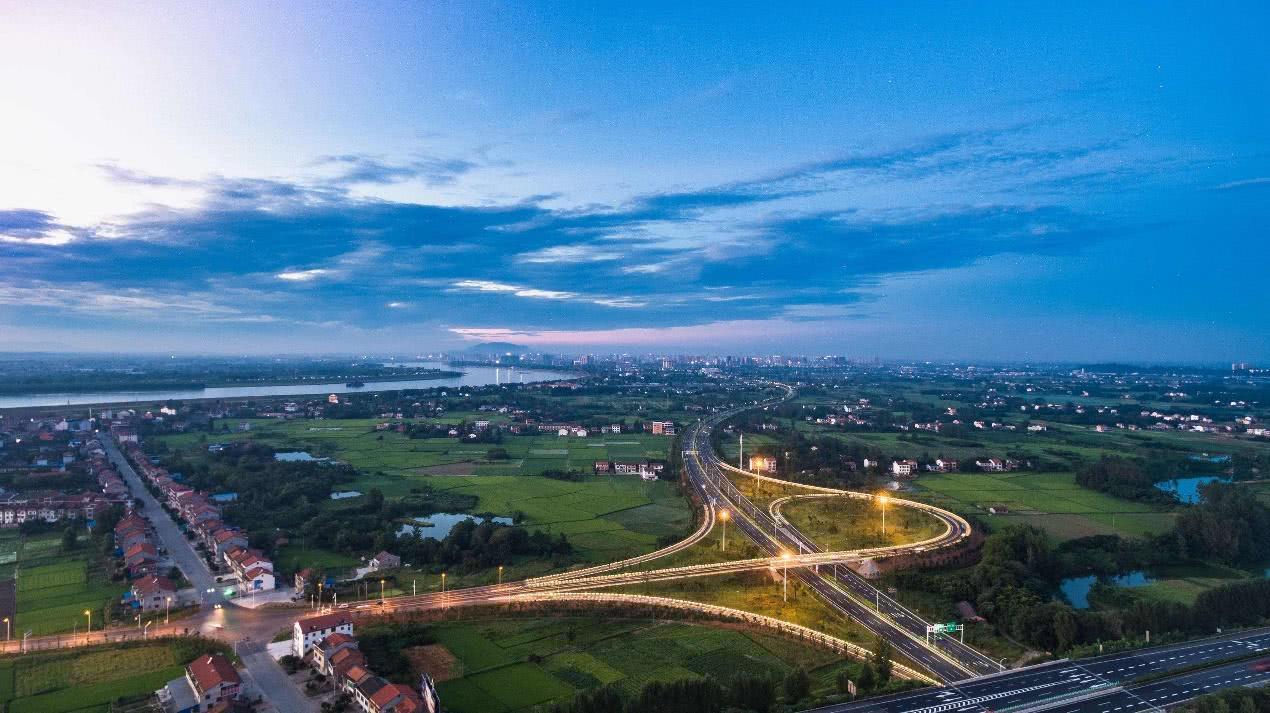 为何中国高速收费贵，国外甚至都免费？原因很简单