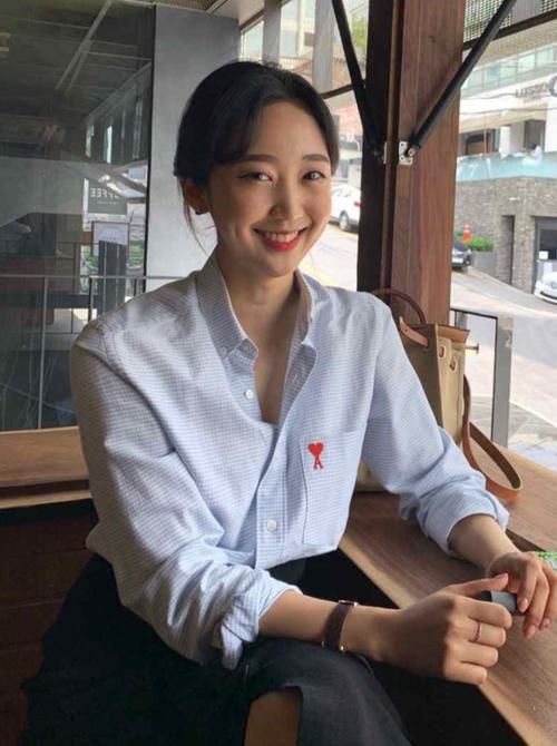  「能将自己」衬衫这样穿，衣柜的衣服会越穿越少，却越美