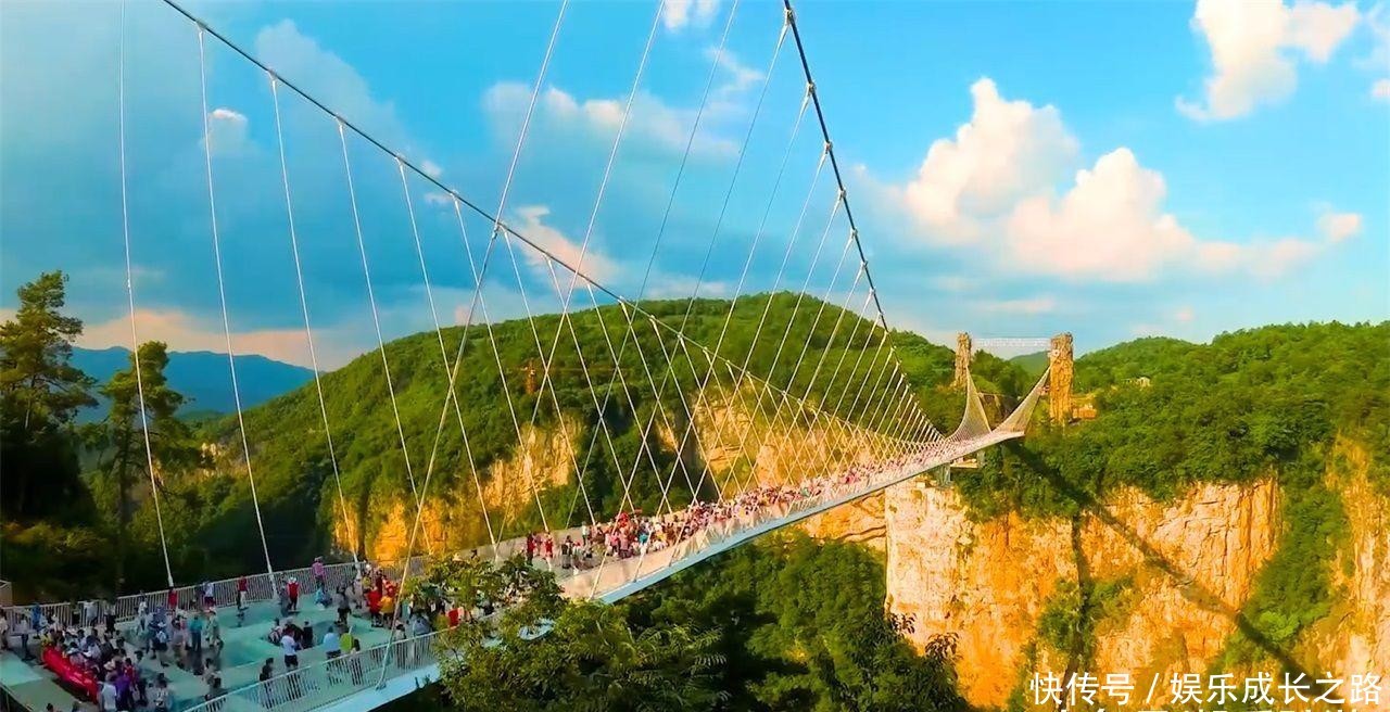 全球最危险的桥,建在峡谷中,没有一点钢筋水泥,看完你还敢去吗