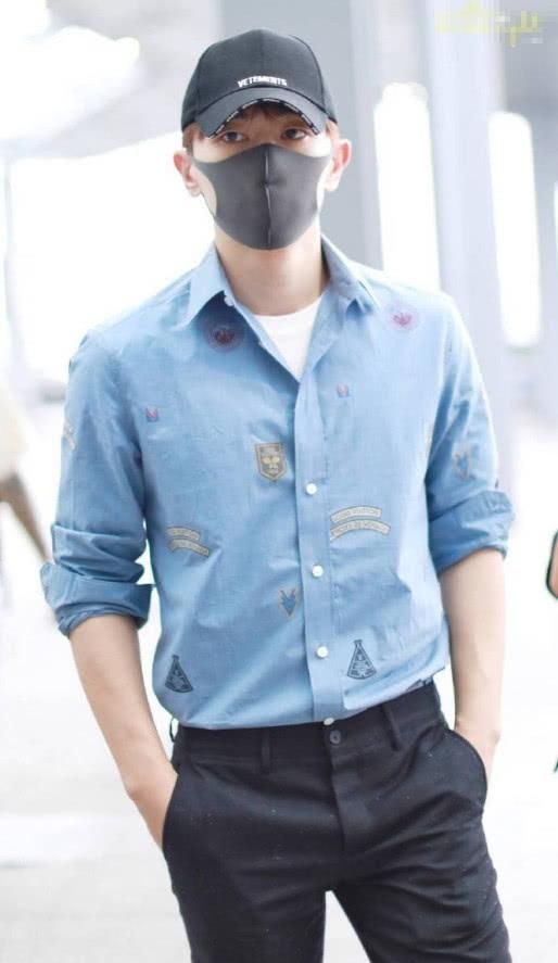 邓伦仅仅穿了条西装裤，竟气场全开潮流到炸，就算被抓拍也帅到晕