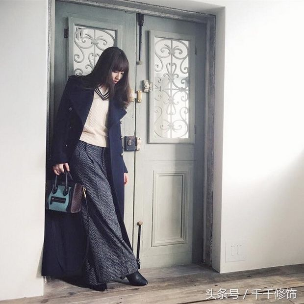 街拍:妹子身姿妖娆，甜美又带小性感