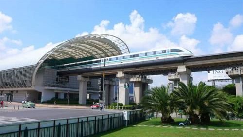  #我国#我国高铁再提速，时速达4百公里，外国人赞叹：中国速度无