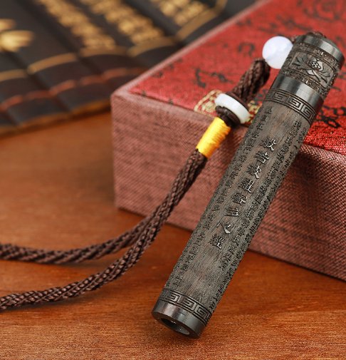 抽中华烟不一定就体面，手拿一个上档次的打火机，待客点烟倍豪气