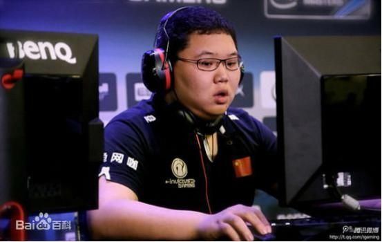 『粉丝们』PDD经常吐槽UZI,UZI说他一句就急了,原来是戳到痛处