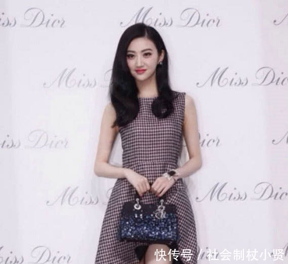 景甜真是一个行走的衣架子，穿什么都显气质